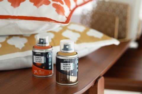 Jolies couleurs lumineuses et opaques à utiliser avec les 7A pochoirs.