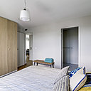 Le nouveau dressing de la chambre parentale avec une communication plus directe avec la pièce de jour.