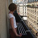 Étapes 3 et 4 : mettre à la longueur souhaitée grâce aux barres extensibles. Puis étendre le linge pour le faire sécher simplement et efficacement.