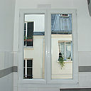 Avant la pose du store vénitien, un vis-à-vis proche et gênant.