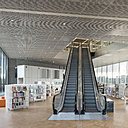 Placé au centre de ce forum urbain, un spectaculaire escalator central invite le public à découvrir le cœur de la bibliothèque consacré aux collections et à la consultation.