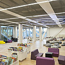 Les étages inférieurs et supérieurs affichent une gamme de couleurs allant du bleu au vert et au violet signalant les espaces pleins.