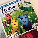La vue : Jeu d'observation qui peut être collaboratif, il faut aider une famille de chenilles à grandir en les parant d'une multitude de nuances de couleur....à partir de 3 ans .