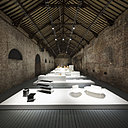 L’exposition sur le Studio de création Nendo investit tout l’espace du CID, écuries, magasin aux foins, atrium, aile nord, cour carrée, ovale et elle a été scénographiée en lien direct avec les lieux.