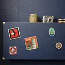 Des étiquettes vintage pour évoquer les voyages du début du siècle. Des étiquettes vintage pour évoquer les voyages du début du siècle.