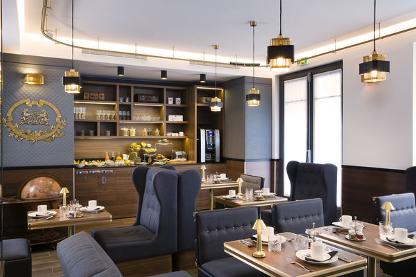 Dans la salle de petit déjeuner, la plaque d’origine de L’Orient Express.