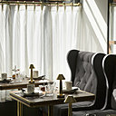 Des fauteuils à oreilles pour profiter d’un maximum de confort. Des fauteuils à oreilles pour profiter d’un maximum de confort.