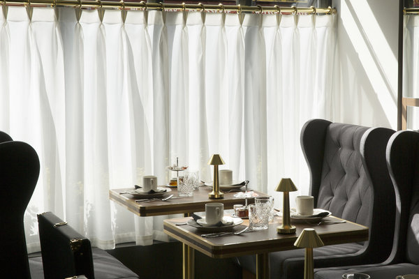 Des fauteuils à oreilles pour profiter d’un maximum de confort.