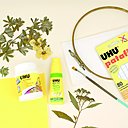 Le matériel qu'il vous faut : cercle à broder, colle vernis, Patafix, colle UHU 3 en Un, des végétaux, du calque jaune.