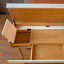 En version fermée, console secrétaire C02  (L 110 x H 86 x P 37 cm) en MDF, finition laquée brillante ou satinée et placage de bois. Création Benjamin Faure pour Le Point D, 950 €.