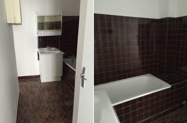 Avant les travaux : la salle de bains d’origine et son carrelage de couleur marron typique des années 1970.