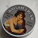 Les crèmes mères-filles, fabriquées par Alte Suidtersche Apotheke, bestsellers envoyés dans le monde entier.