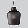 Suspension et lampe de table Say my Name en verre de Murano soufflé bouche présentant un dégradé de couleurs transparentes, du violet profond au gris qui s’inspire du ciel nocturne nordique et des lumières des fjords. Création Morten and Jonas pour Northern Lighting.