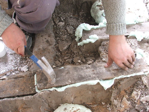 Etape 3: scellement des anciennes lambourdes.