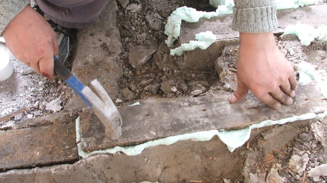 Etape 3: scellement des anciennes lambourdes.