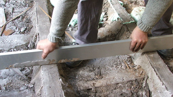 Etape 6 : contrôle du niveau du lambourdage.