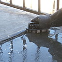 Etape 5 : brossage du nettoyant-dégraissant.