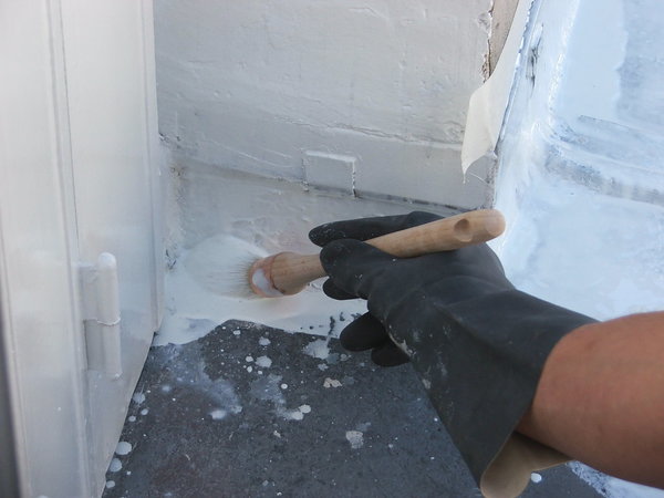 Etape 8 : réalisation des réchampis à la brosse.