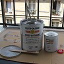 Etape 16 : préparation du mélange des 2 composants de la finition polyuréthane Rust-Oleum 9200.