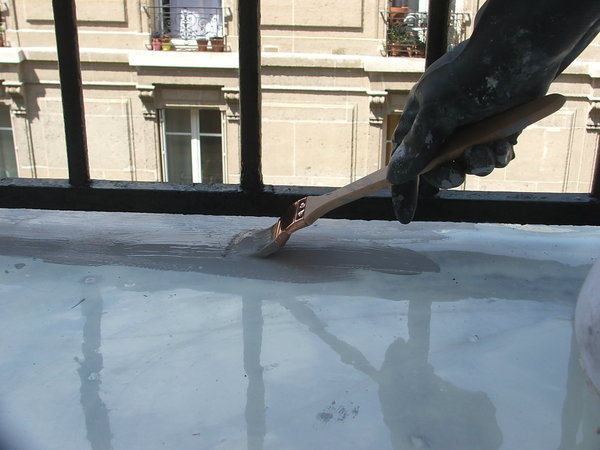 Etape 17 : réalisation des réchampis à la brosse.