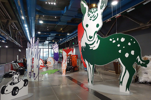 La forêt et les animaux géants de l'univers de l'artiste Françoise Petrovitch installés à la Galerie des enfants du centre Pompidou jusqu'au 20 février 2020.