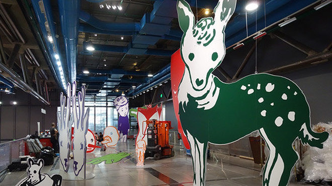 La forêt et les animaux géants de l'univers de l'artiste Françoise Petrovitch installés à la Galerie des enfants du centre Pompidou jusqu'au 20 février 2020.
