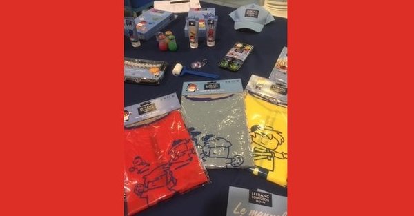 Des tabliers pour les artistes en herbe éviteront de se salir pendant leur pratique artistique.