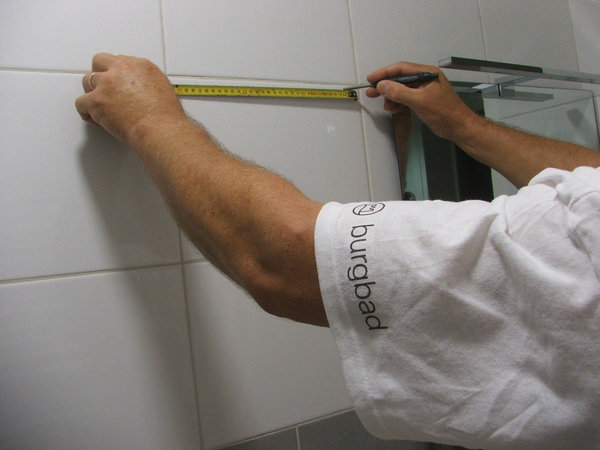 Etape 1 : prendre les mesures et les reporter à l’emplacement souhaité.