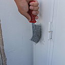 Etape 6 : élimination des traces d’oxydation à la brosse métallique.