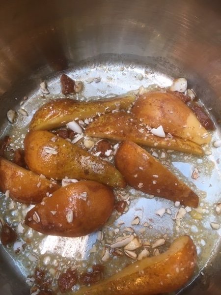 Poire caramélisées aux dragées, miel, châtaigne & speculoos, recette du chef Alain Passard pour Maho Nabé un dessert succulent que j'ai testé.