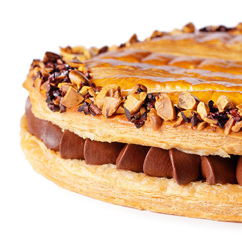 La Ganache des Reines au chocolat nature, est composée d'un feuilletage Maison pur beurre extra-fin et d'une ganache moussée de chocolat noir des Caraïbes à 66%.