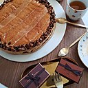 Vous laisserez-vous tenter par la savoureuse Galette Ganache des Reines de La Maison du Chocolat ? Elle est à découvrir en boutique dès le 2 janvier ! ⁠