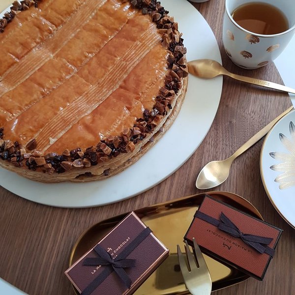 Vous laisserez-vous tenter par la savoureuse Galette Ganache des Reines de La Maison du Chocolat ? Elle est à découvrir en boutique dès le 2 janvier ! ⁠