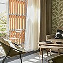 Décoration végétale et florale pour cette suite. La décoration épouse la gamme des beiges et des verts.