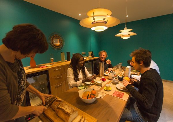 Service du petit-déjeuner 100 % bio et vélos mis à disposition gratuitement.