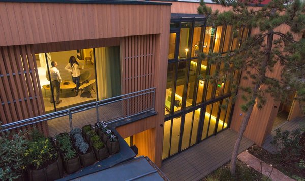 Le bâtiment offre du « vert » et de l’espace en ville, tout en étant au cœur de la vie parisienne.