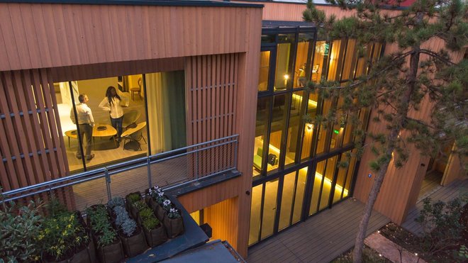 Le bâtiment offre du « vert » et de l’espace en ville, tout en étant au cœur de la vie parisienne.