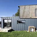 Bien isolée, la maison permettra de réaliser de 30 à 50% d’économies d’énergie. Un chauffage par aérothermie a été installé avec un souffleur en partie basse et un second en partie haute.