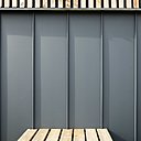 Système tout-en-un, breveté et fabriqué en France, les panneaux Uniso regroupent à la fois le pare-vapeur, l’isolant en polyuréthane et l’habillage de façade et se décline en différentes finitions (crépi, bois, clin lisse…) et une vingtaine de coloris.