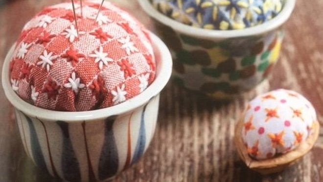 Bols à saké et coquilles de noix serviront d'écrin pour de jolis pique-épingles, rapidement fait et joliment exécuté, page 69.