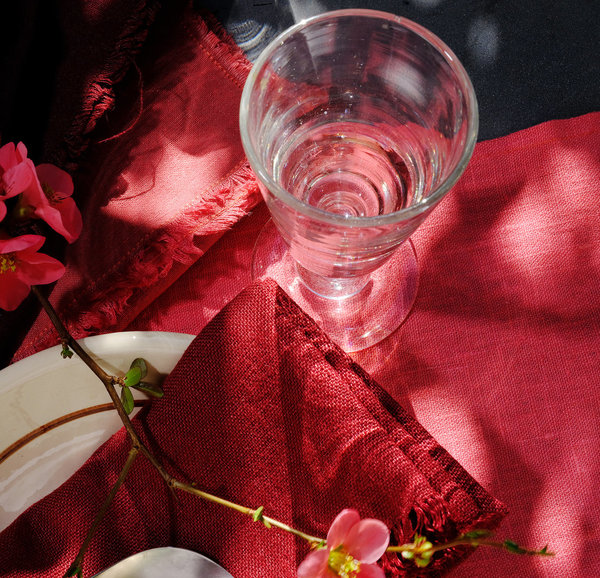 Du linge ravivé, des textiles rénovés pour une table de printannière.