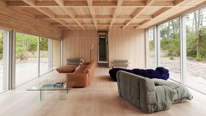 La construction offre des dimensions rigoureusement identiques au sol comme au plafond.