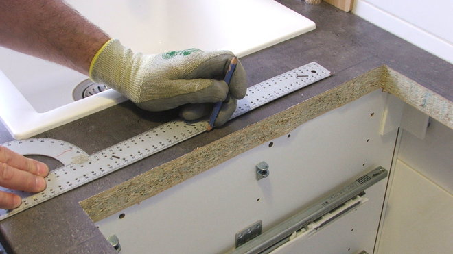 Etape 6 :   Tracer de la cote de la nouvelle largeur à l’aide d’une équerre.