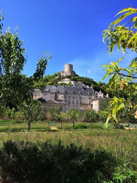 Château de la Roche-Guyon au cœur du Parc naturel régional du Vexin français, situé à moins d’une heure de Paris dans le Val d’Oise