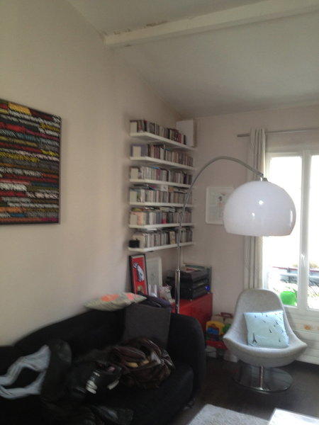 Avant: des rangements ponctuels qui s’empilent sans concept ni réflexion de base pour optimiser l’espace et le rationaliser.