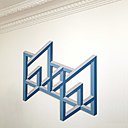 Autre élément décoratif mural de la collection Atom (E) de 5 pièces différentes. Ici, modèle AC-003 (L 109,7 cm). Edité en 100 exemplaires. Création Nova Obiecta.