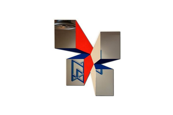 Mir(R), quadruple miroir mural en bronze dessinant des jeux d’optique (L 74 x H 86 cm). Edité à 100 exemplaires. Création Nova Obiecta.