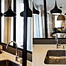 Derrière sa verrière, la cuisine garde toute sa confidentialité. Plan de travail en quartz effet marbre.