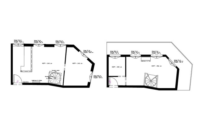 Plans existants avant travaux : au premier niveau, une cloison séparait la pièce de vie d’une première chambre. Au second niveau, l’escalier débouchait directement dans la seconde chambre.