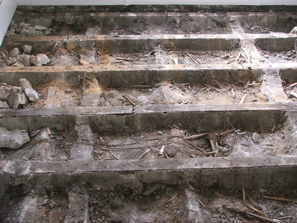 Etape 4 : Vue d’ensemble du plancher débarrassé de l’ancien parquet.